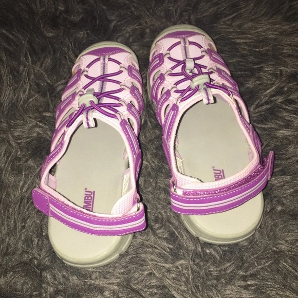 Kids Khombu® Kids Cheeky Sandals - Picture 3 of 4